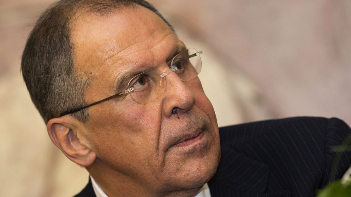 Lavrov si Radě bezpečnosti OSN postěžoval na dodávky zbraní Ukrajině a zmizel
